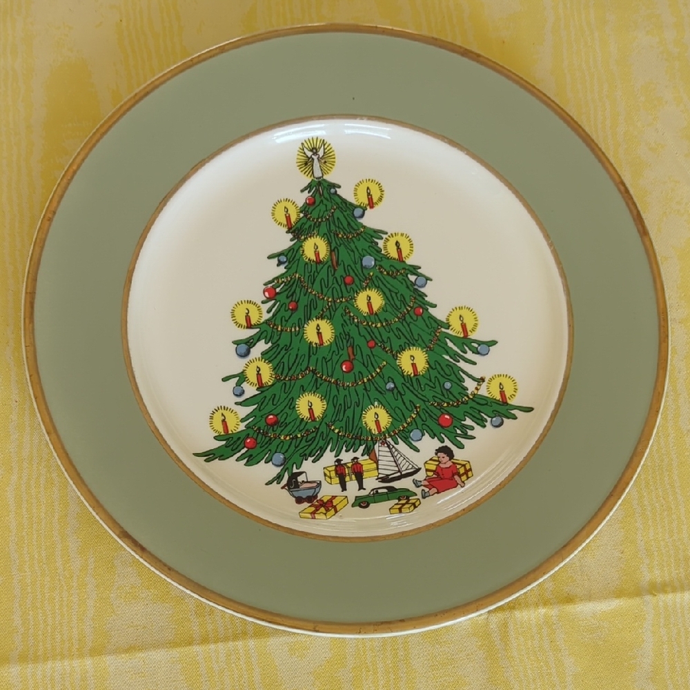 Taylor Smith Taylor Heritage Classic Christmas Dinner Plate.